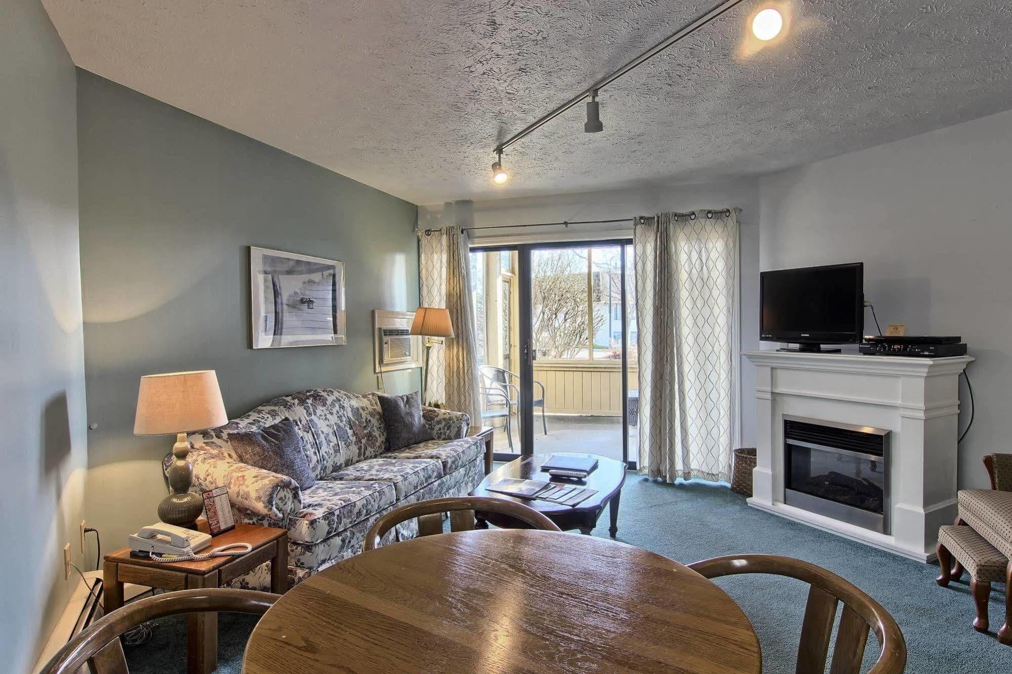 Pointes North Inn Charlevoix Buitenkant foto