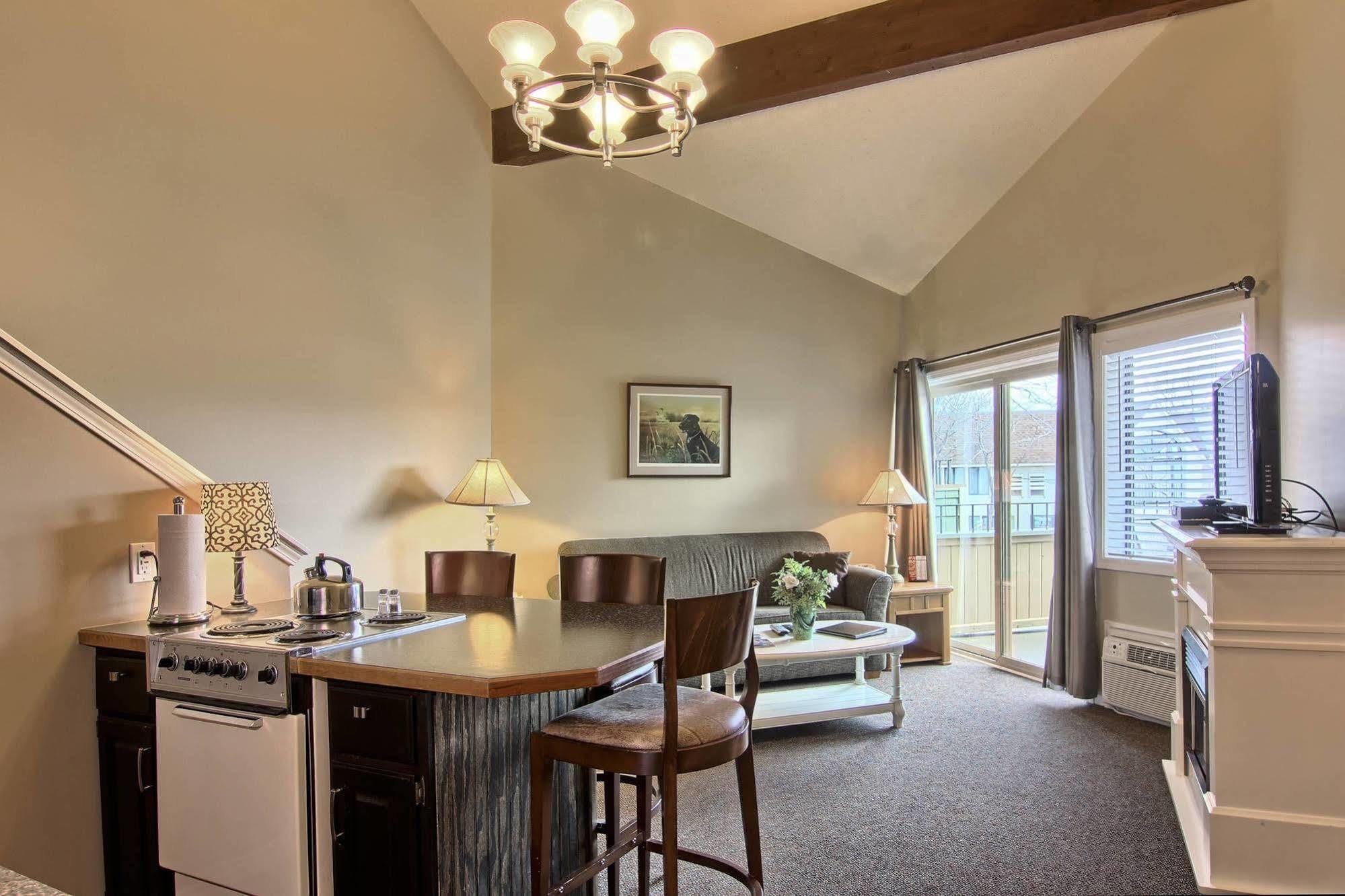 Pointes North Inn Charlevoix Buitenkant foto